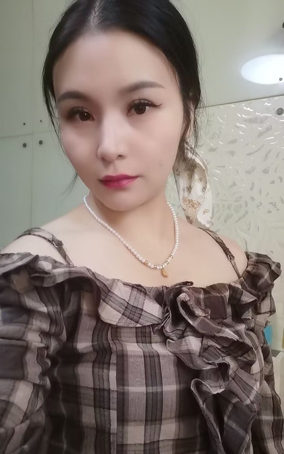 汉口火车站附近小女生