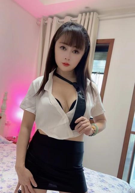 南门大胸美女