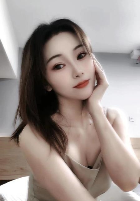 颜值嫩霜儿
