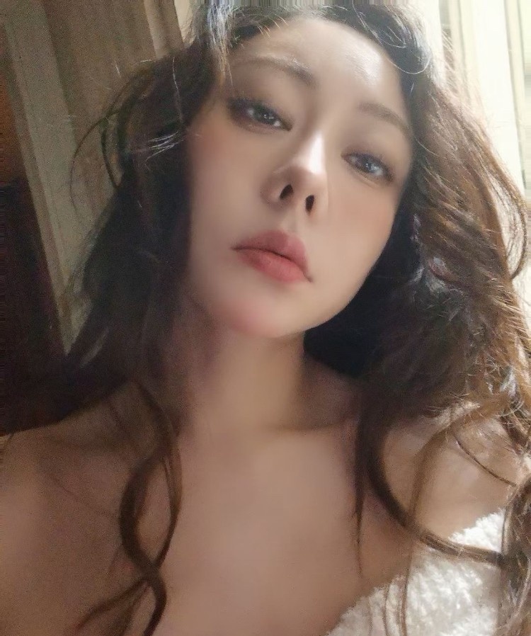 美女小妖