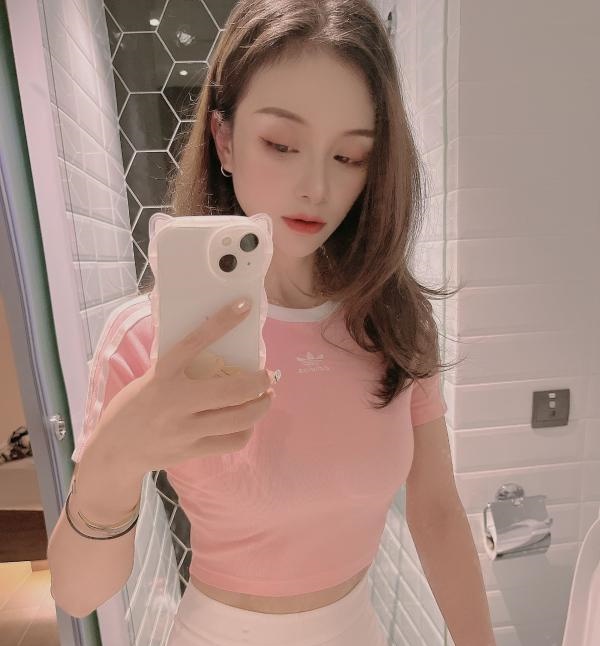 高挑美女媛媛