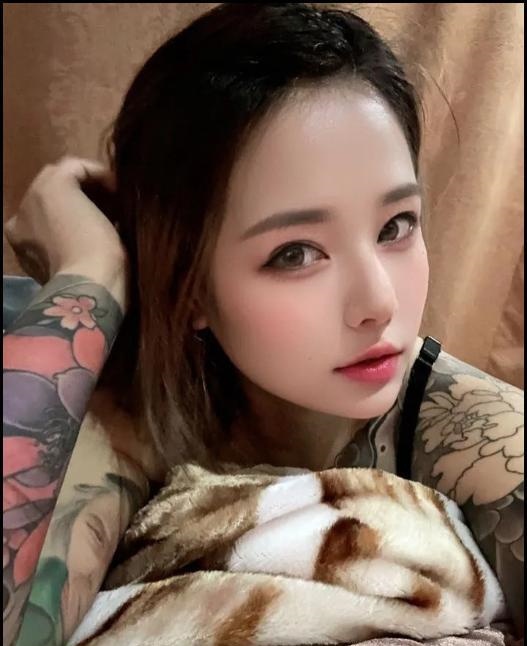 再约可三通纹身小小