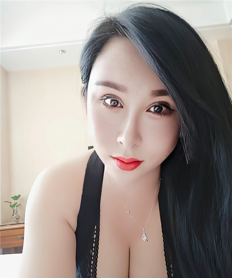 体验av女郎潇潇