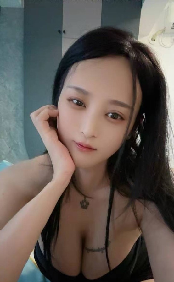 白云大胸贝贝