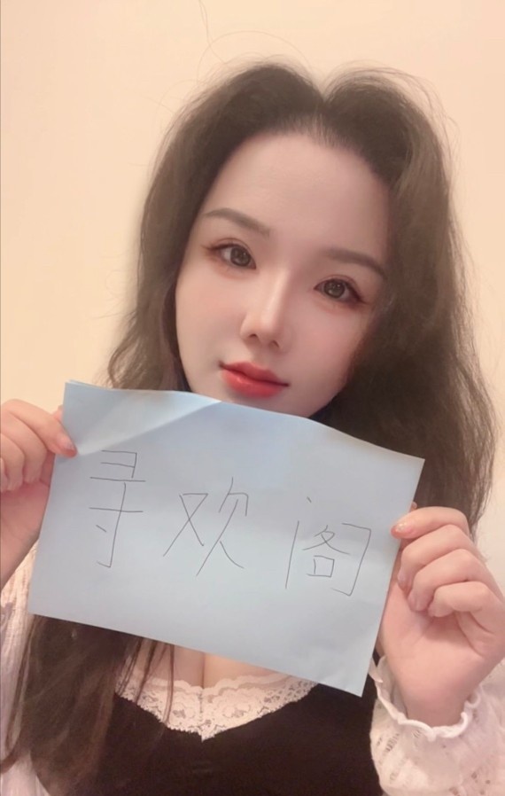 翘臀嫩妹小雪