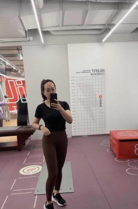 闷骚眼镜姐
