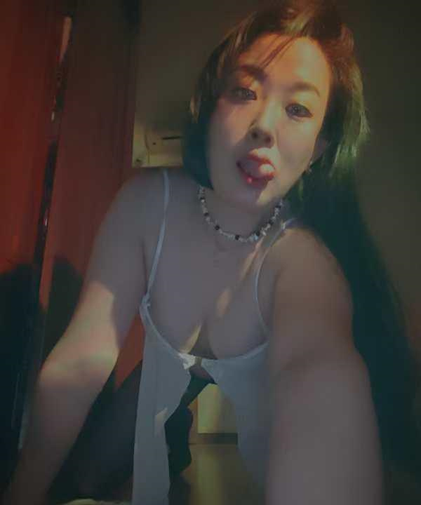 大屁股妞儿贼爽无声茜