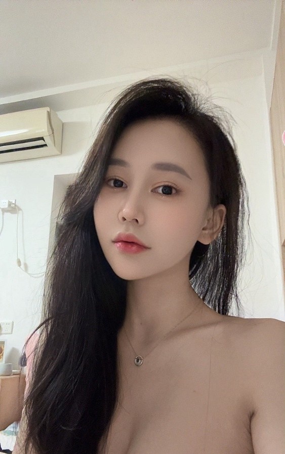 天河腿长肤白小姐姐