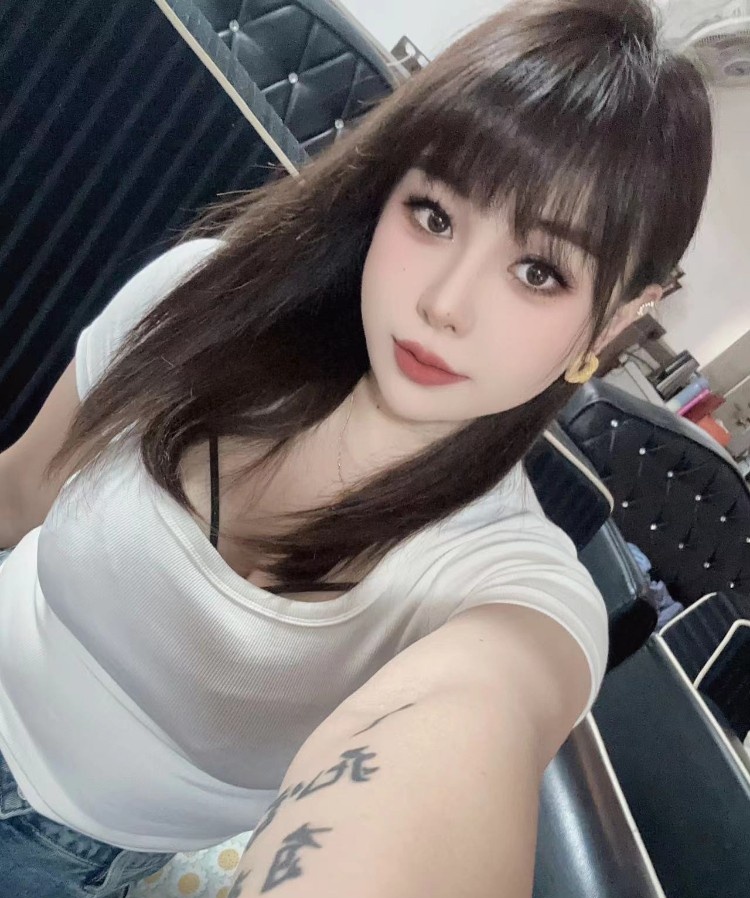 享受三人云雨，双飞入两洞，性价比不错