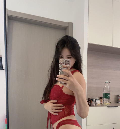 火辣身材大长腿美女