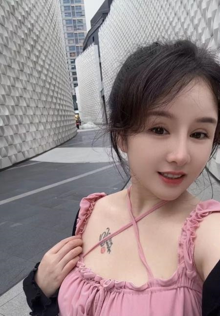 大奶旗袍妮妮