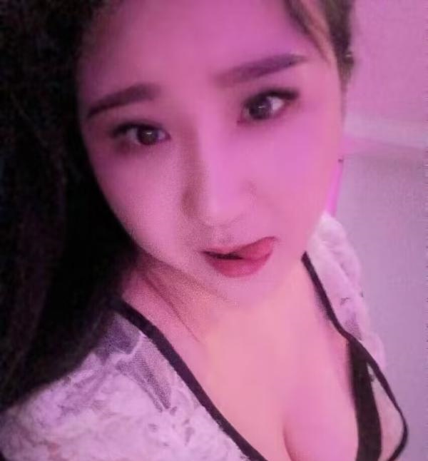 服务超好的骚妇幺妹