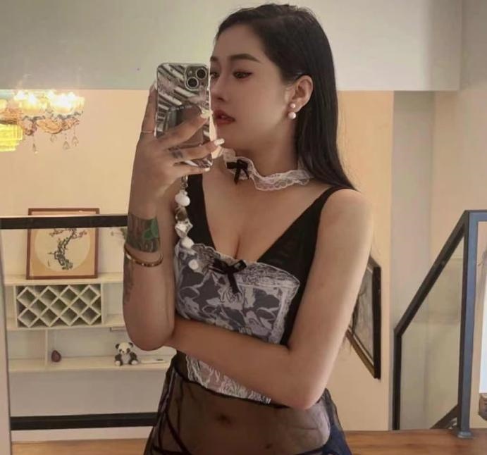 大奶蜜桃臀服务控