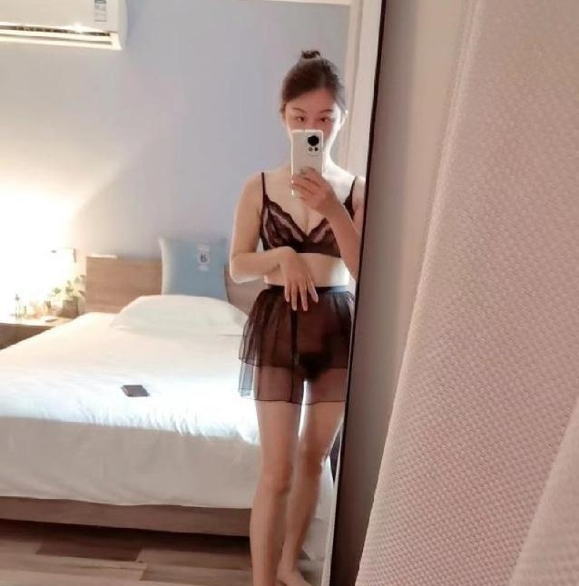 南门性感大长腿小星