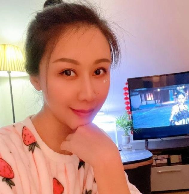 南门性感大长腿小星