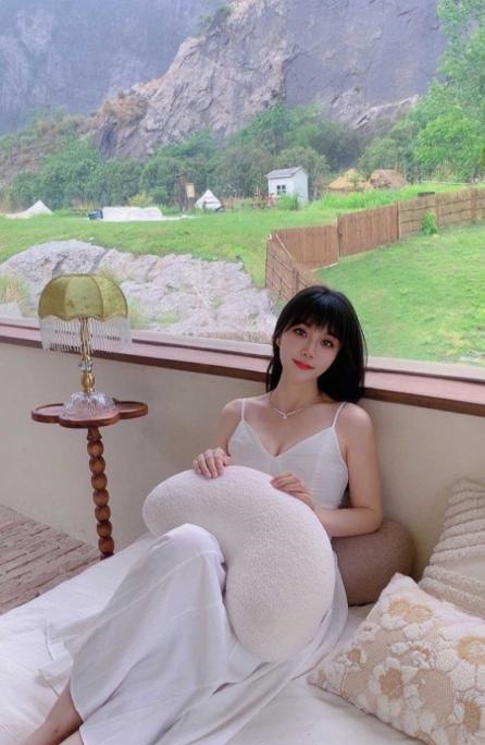 身材满分颜值姗姗