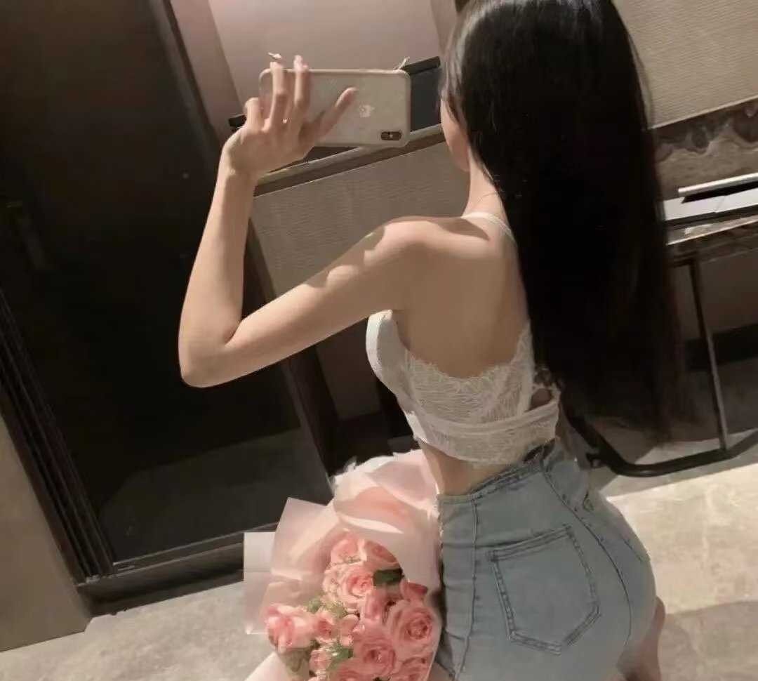 比较骚的小美眉