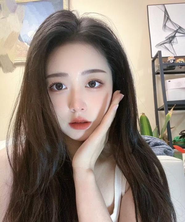清纯气质小女生