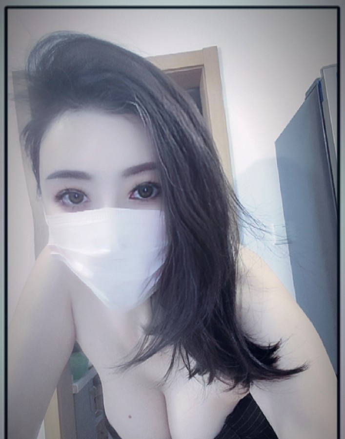 大胸在她的工作室