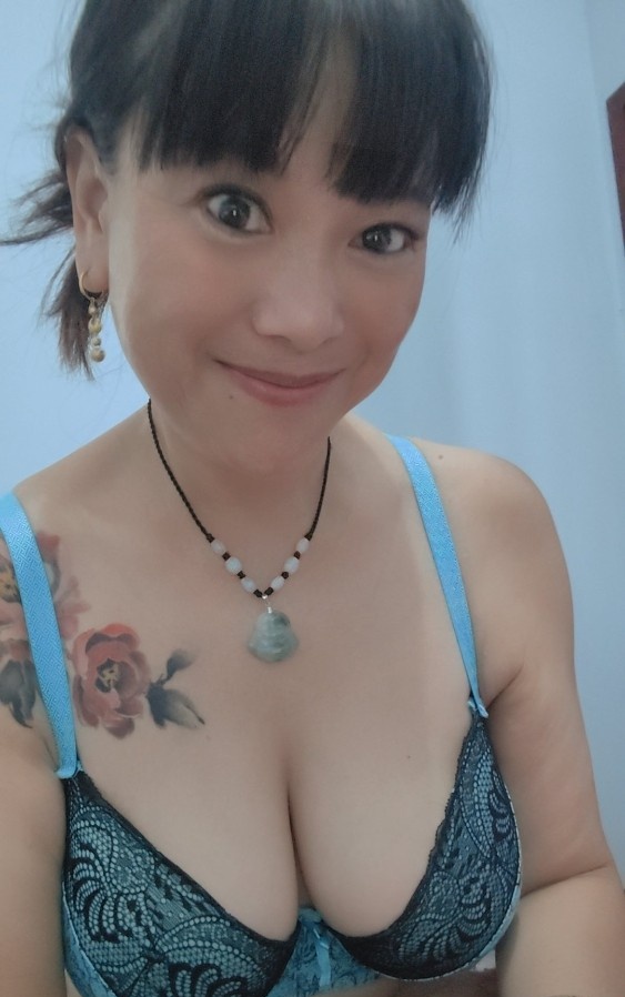 豪乳美眉