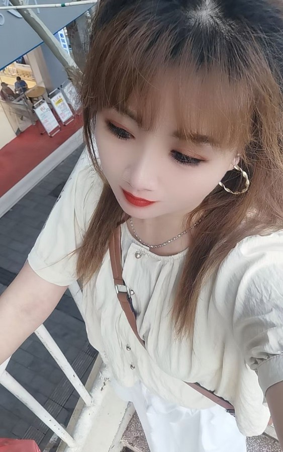 宝鸡美女姐姐，肤白貌美