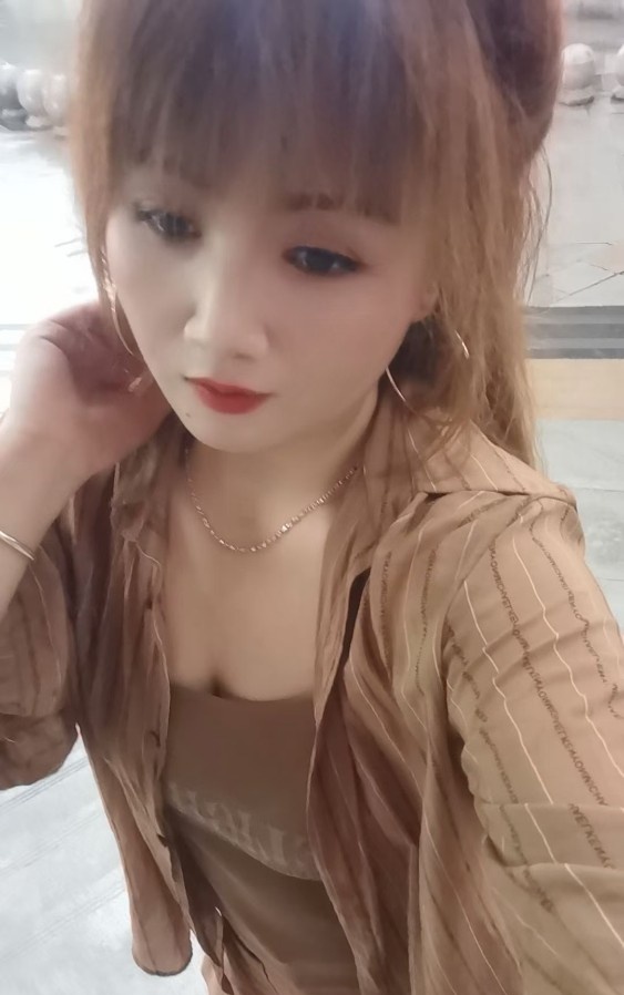 宝鸡美女姐姐，肤白貌美