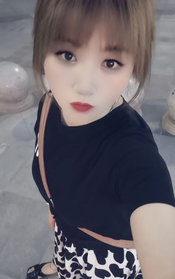 宝鸡美女姐姐，肤白貌美