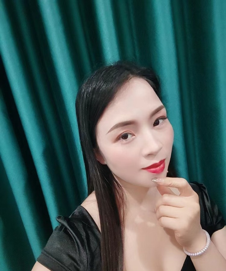 长腿大屁股服务好的少妇