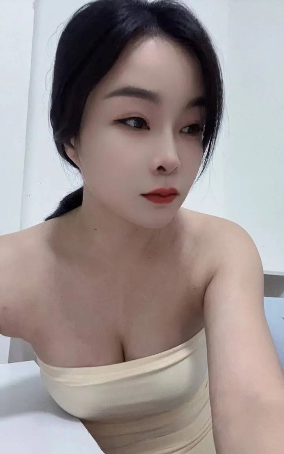 龙华区极品巨乳御姐兔子