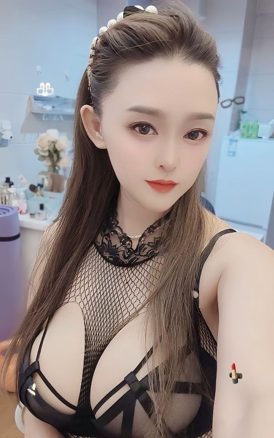 龙华大奶丹妮