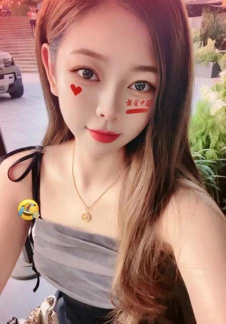 大胸颜值小艾