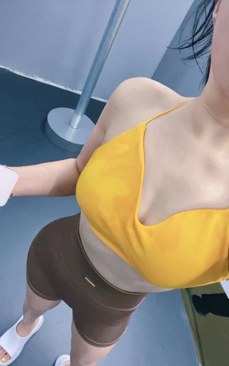 江北区翘臀健身女