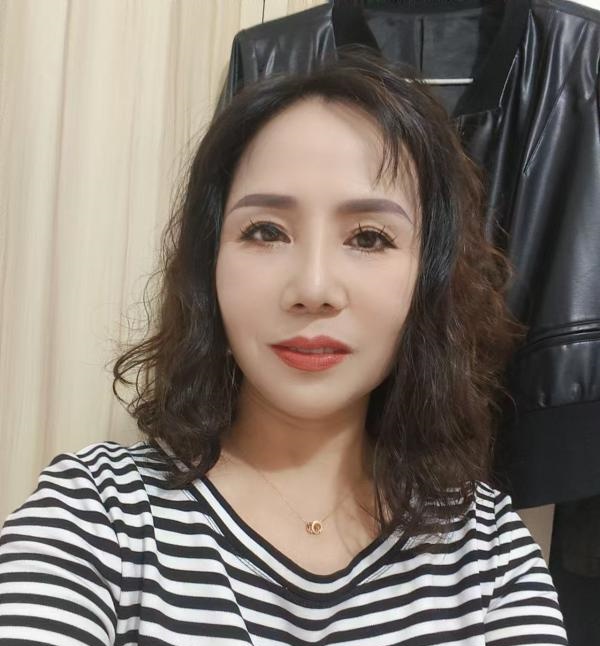 小店S臀臀潮喷人妻