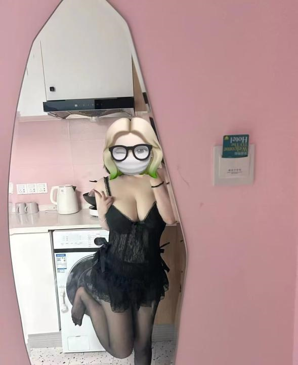 包河粉嫩大胸妹