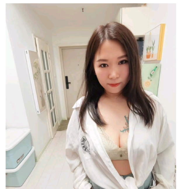 沈阳站大胸美女