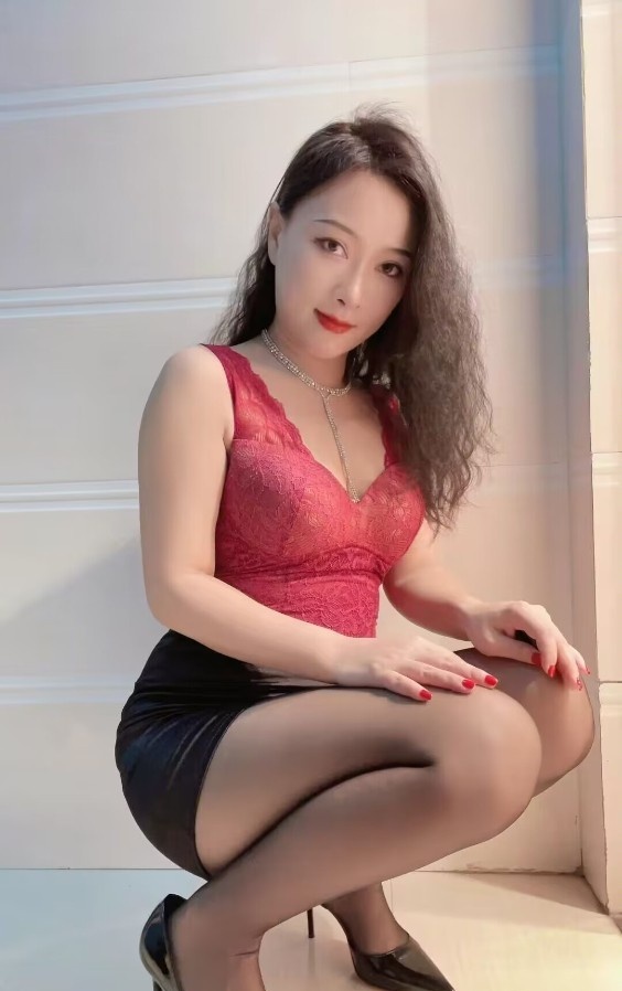 小巧迷人温柔小姐姐