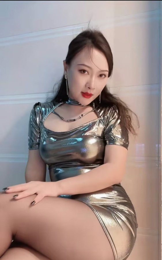 小巧迷人温柔小姐姐
