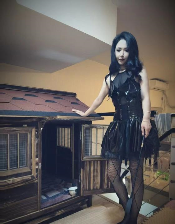 能啪能肛的女王