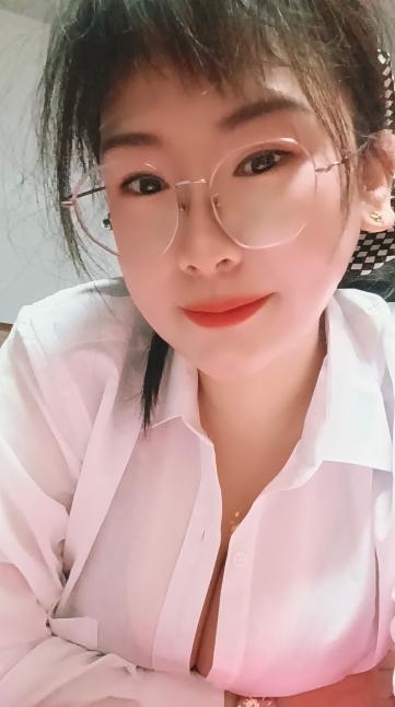 港龙城巨乳馒头姐