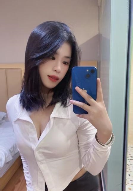 兼职大学生小月亮