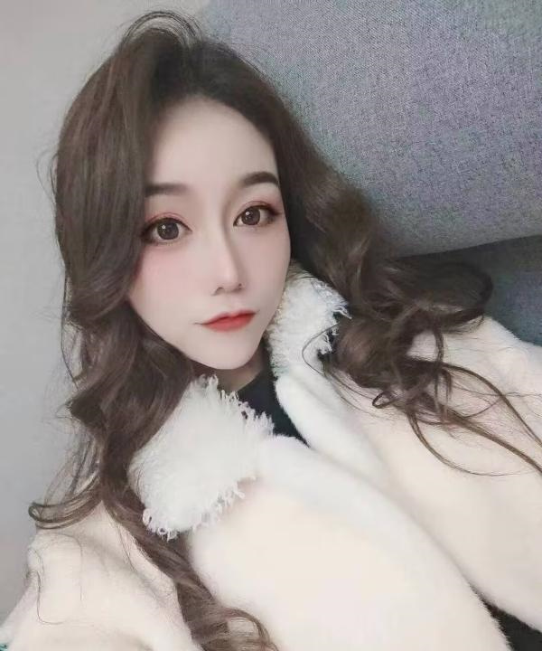 情绪拉满的妹子