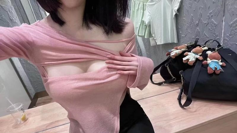 情绪拉满的妹子