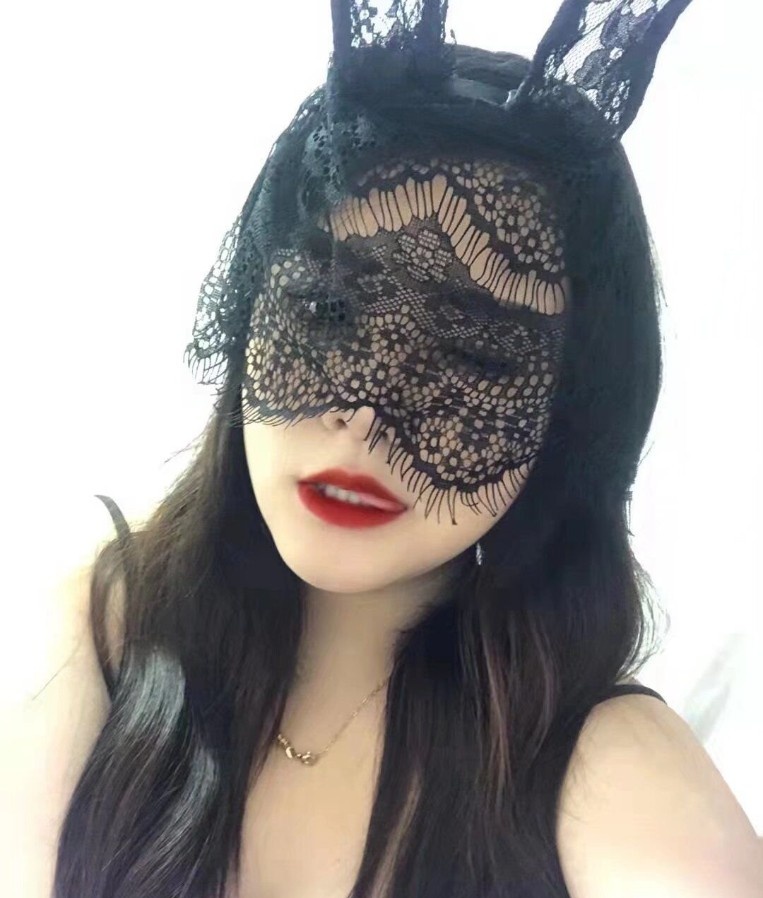 丰满小美女月月