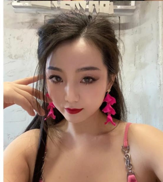 金牛妖艳女人安娜