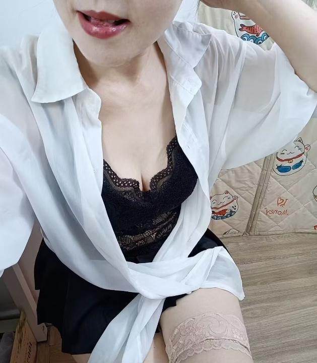 晓港翘臀思思