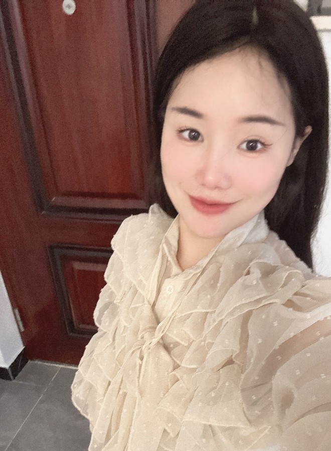 武汉大奶妹甜甜