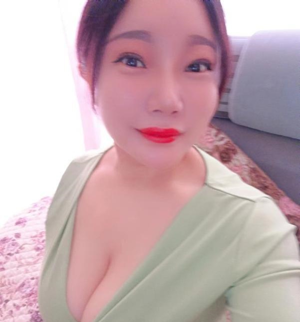 妩媚大胸少妇