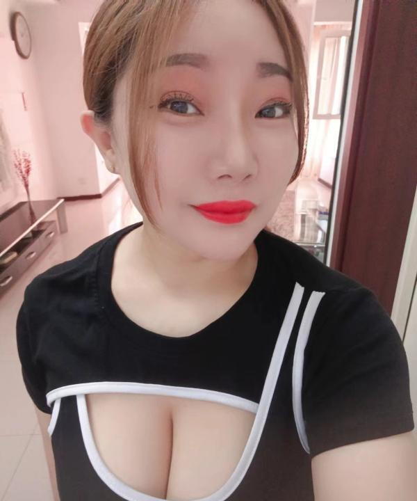 妩媚大胸少妇