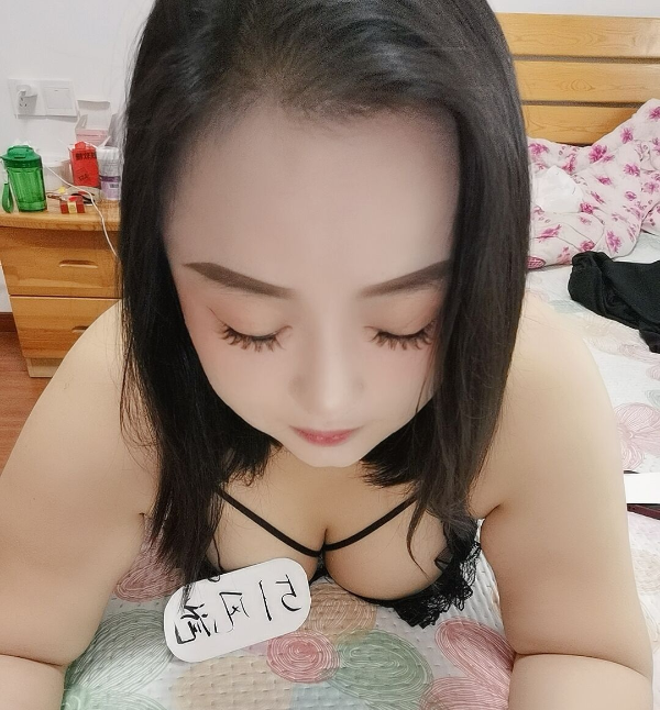 爆乳风骚小姐姐