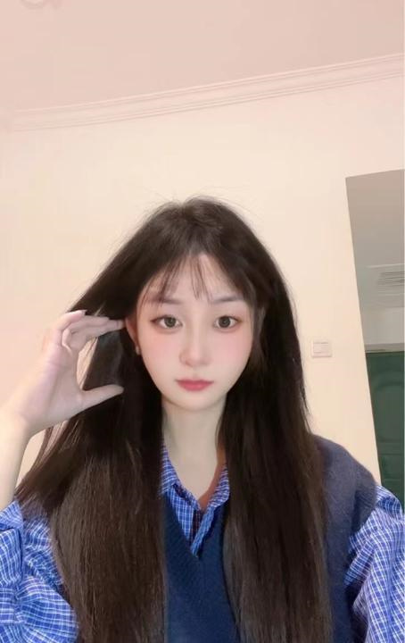 实惠零零后嫩妹子